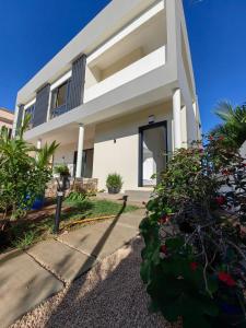 JVais Residence by SOV