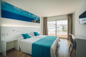 Double Room with Pool View room in THB Dos Playas