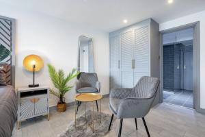 1-Bed Flat in West London Sleeps 2