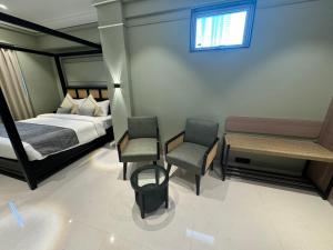 Hotel Mumbai House, Valnai Malad