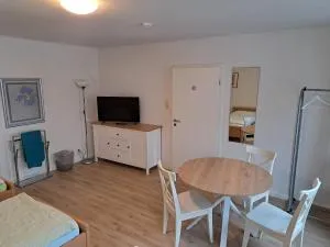 哈特尔公寓酒店 - 亨施泰特-乌尔茨堡