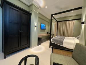 Hotel Mumbai House, Valnai Malad