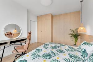 On the Danube, city center, free parking