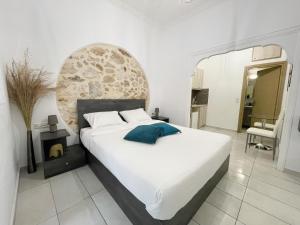 Studios 23 central Apts