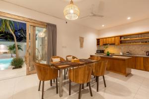 8 MIN TO Beach - NEW 3BD wMovie Theatre and YOGA