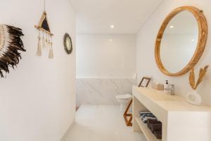 8 MIN TO Beach - NEW 3BD wMovie Theatre and YOGA