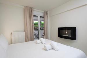 Mystique One Bedroom Apartment by BluPine