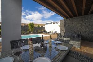 Excellent Playa Blanca Villa 4 Bedrooms Villa Mestana Modern Interiors