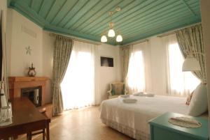 Deluxe Double Room with Sea View and Fireplace room in Cunda Fora Hotel