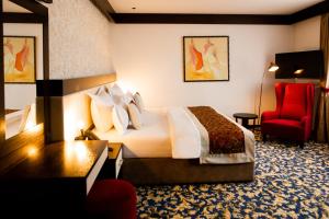 Elegance Double Room room in Malak Regency Hotel