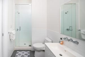 Spacious Luxury 2BD Downtown Gym WD Doorman