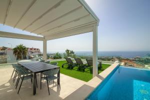 200m NEW Villa E with privheated pool, ocean view.