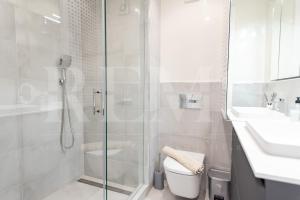 Comfortable and charming apartment with terrace by REMS