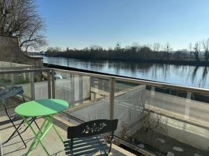 Confort et panorama T3 face à la rivière