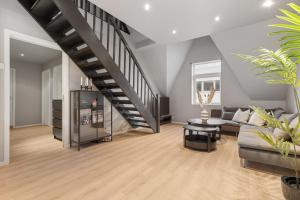 Homerentals l 120sqm Mid-central - King beds - 500Mbps WI-FI