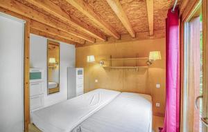 Maisons de vacances Pet Friendly Home In Mirandol Bourgnounac With Outdoor Swimming Pool : photos des chambres