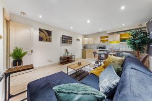 2 Bed Flat - Sleeps 6 - Pets - Parking - Wifi