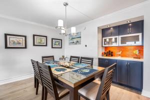 Holiday Surf and Racquet Unit 320