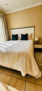 A Warm 3 bed Townhouse in a secure complex