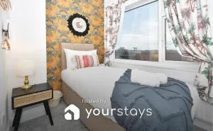 Parotia House by YourStays - 3 Bedroom House in Stoke-on-Trent - Bucknall