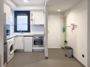 Apartamento con jardín en primera linea de playa con parking y piscina