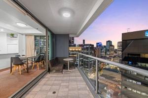 2BR Apt in the Heart of the City w Stunning View