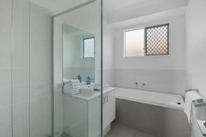 Brandnew 4BR modern family home Park Ridge