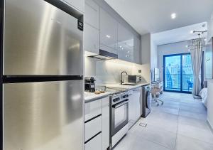 Lux Studio in Business Bay -10 mins to Burj Khalifa - Binghatti Canal