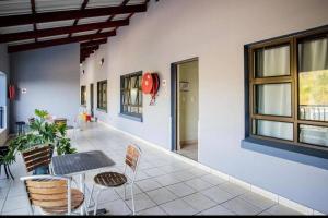 Palm Valley Inn - Spacious honeymoon suite unit 9