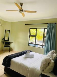Palm Valley Inn - Spacious honeymoon suite unit 9