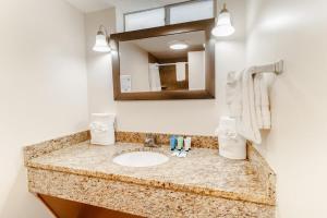 Charming Ocean View Efficiency 2nd Floor