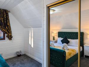 Morrigan 7-Hot Tub-Pet Friendly-Boutique-Perthshire-Families