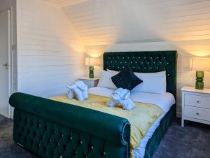 Morrigan 7-Hot Tub-Pet Friendly-Boutique-Perthshire-Families