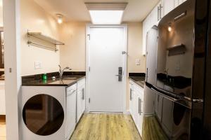 Attractive Pool View King Efficiency 1st Floor