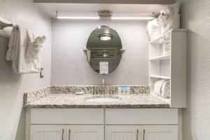 Gorgeous Pool View King Room 1st Floor