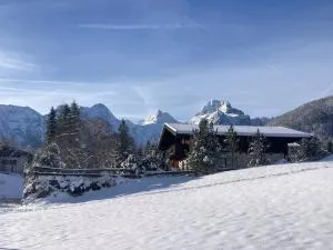 Große schöne Mansardenwohnung mit 2 Balkonen - Hallenstein