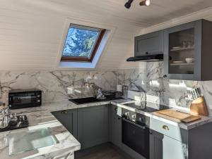 Ceridwen 6 - Hot Tub-Luxury-Pets-Perthshire-Romantic-Dundee