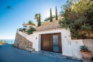 Exclusive Cotobro Villa & Pool