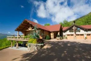 LUXURIOUS TN Mtn Lodge- Sleeps 22+, Hiking & Lake - Hampton