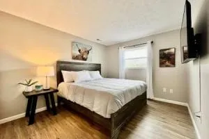 Stylish remodeled space Middletown Free Laundry - 米德尔敦