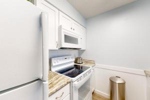 Royal Palms 303
