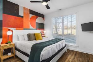 Rooftop Deck Patio and Garage Walk to Restaurants Coffee Brewery