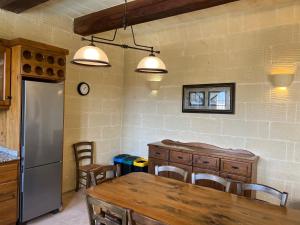 4 Bedroom Holiday Home with Private Pool & Views