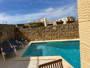 4 Bedroom Holiday Home with Private Pool & Views