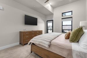 New East Deer Valley, 1min, B3301, brand new, 3br Luxury condo, New Deer Valley 1 min, Park City 10 min