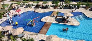 Flat com vista para piscina principal