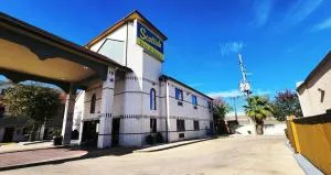 Scottish Inn & Suites Sam Houston Parkway - 斯塔福德