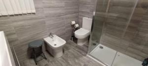 Home from Home near LFC & train station