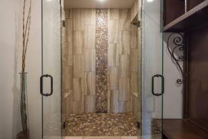 Luxury Downtown Rental (Hot TubPet Friendly) - La Dolce Vita Villas #9