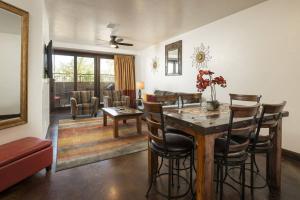 Luxury Downtown Rental (Hot TubPet Friendly) - La Dolce Vita Villas #9